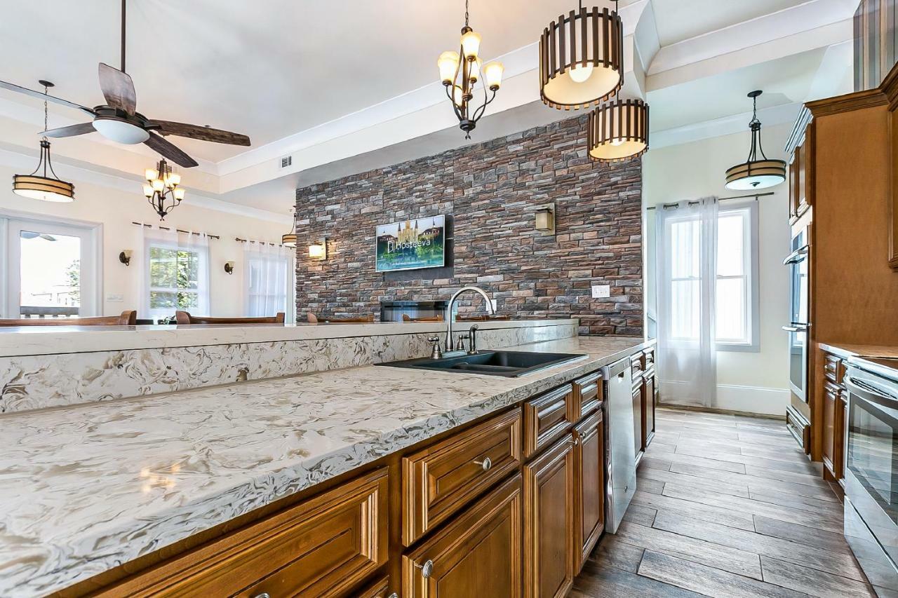 Spacious 4Br Condo On Carondelet Near All Hot Spo New Orleans Dış mekan fotoğraf