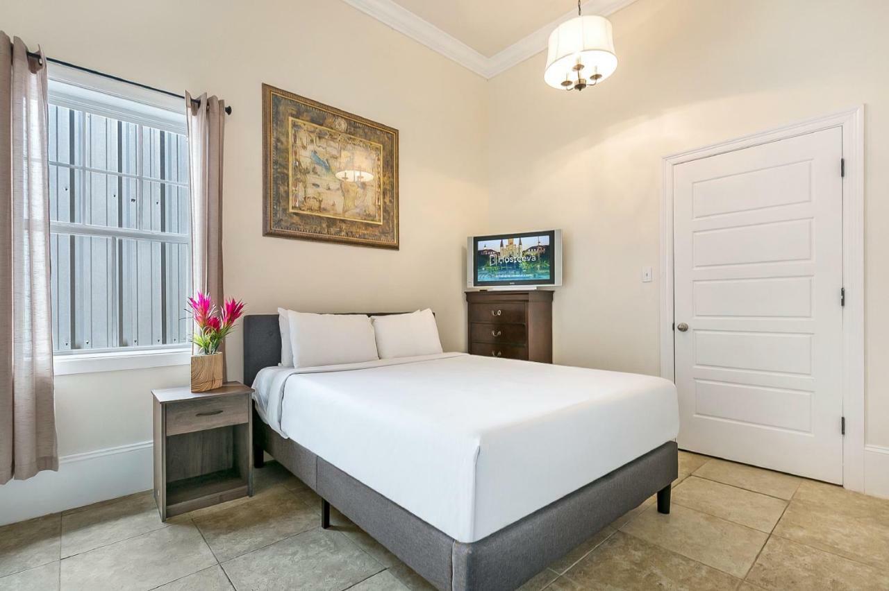 Spacious 4Br Condo On Carondelet Near All Hot Spo New Orleans Dış mekan fotoğraf